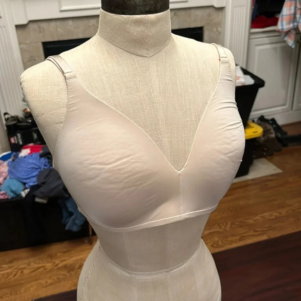 Soma Vanishing 360 Wireless cream bra size 34 D